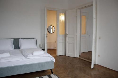 josef's home I Urban Classic Apartment I 02