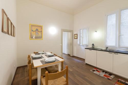 Modern frescoed apartment