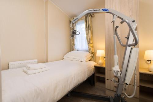 a hospital room with a bed in a room at Newby Bridge Country Caravan Park in Newby Bridge