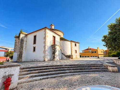 Flat Capela Santo Amaro - View of the bridge & Tagus River