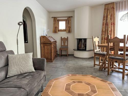 Apartment Chesa Champagna 18 by Interhome