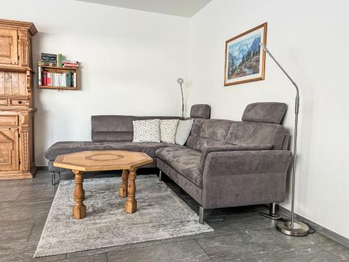 Apartment Chesa Champagna 18 by Interhome