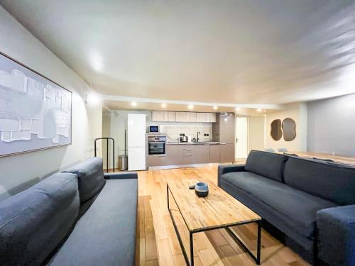 Urban Flat 89 - Large Central Flat for 10 guests