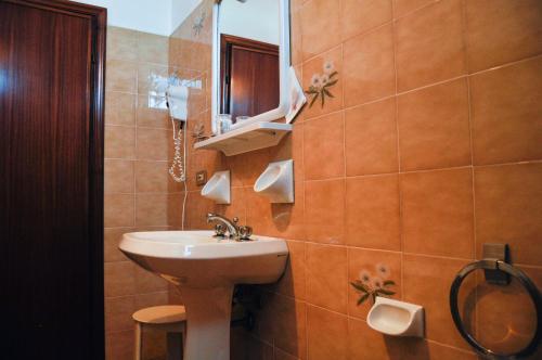 A bathroom at Hotel Meri 1956 Locanda e Cucina
