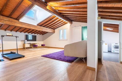 Luxury Apt 100m from Duomo, PS5 and Fitness Zone