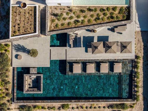 Greek Charisma Estate