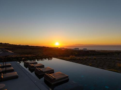 Greek Charisma Estate