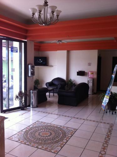 a lobby with couches and a red ceiling at Hotel Fernando in Tuxtla Gutiérrez