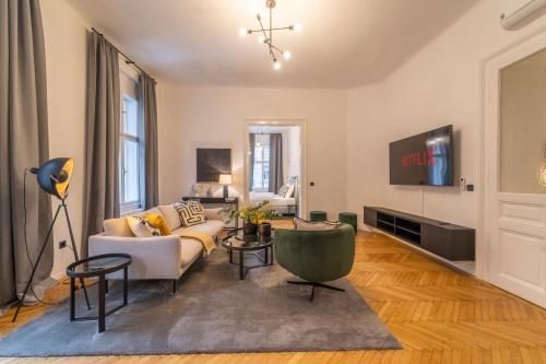 josef's home I Pink Flamingo I Deluxe Suite