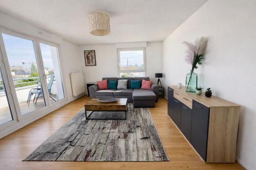 Bright apartment with terrace and cathedral view