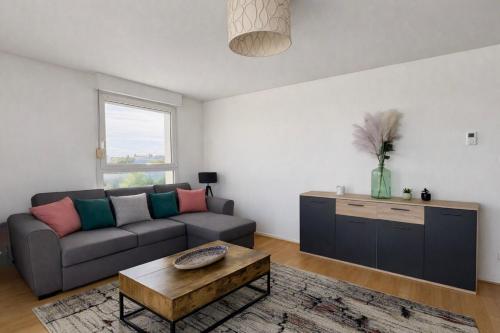 Bright apartment with terrace and cathedral view