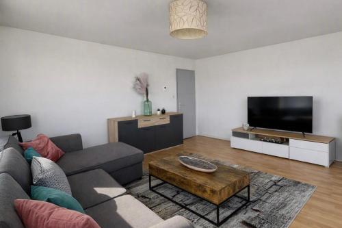 Bright apartment with terrace and cathedral view