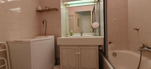 Apartment in Port Fréjus with sea and marina views