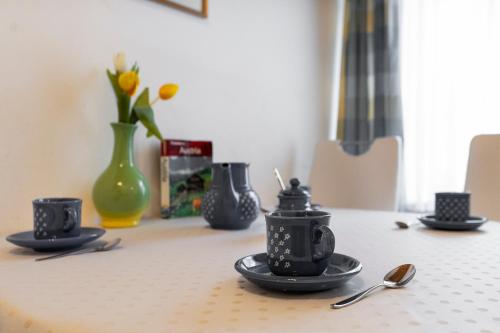cosy 2 room apartment sleep 4 private parking