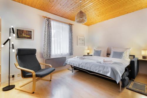 cosy 2 room apartment sleep 4 private parking