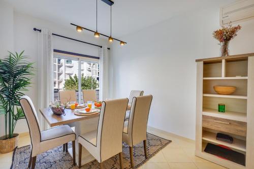 Albufeira 2BR | Pool, AC & Parking
