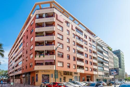 Bright flat pool and parking near train station