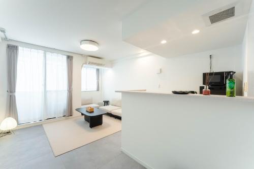 V ONE Nishijin - Apartments