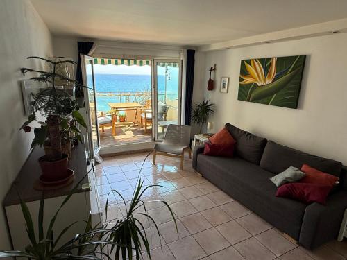 Seafront duplex with lovely terrace