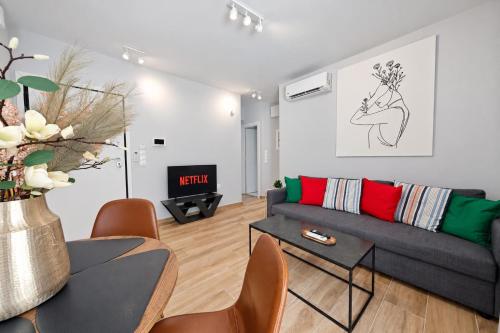 Costa Voula Shared Pool & Beach Apartment A2