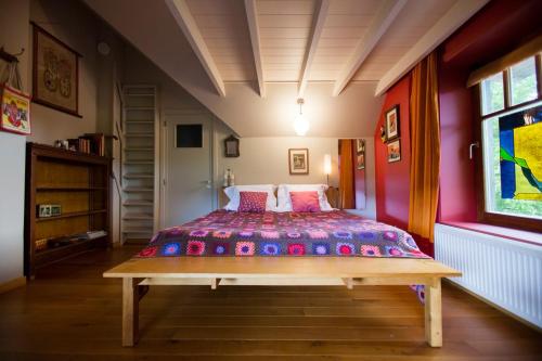 Un pat sau paturi într-o cameră la De Weide Wereld