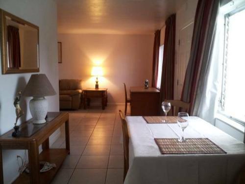 Ένα ή περισσότερα κρεβάτια σε δωμάτιο στο Shores Terrace