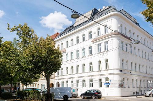 New City Studio near Schönbrunn Palace & Metro U3