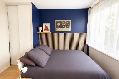 Quiet ground-floor studio apartment near the tram
