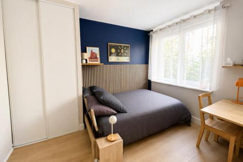 Quiet ground-floor studio apartment near the tram