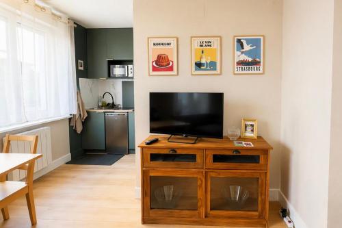 Quiet ground-floor studio apartment near the tram