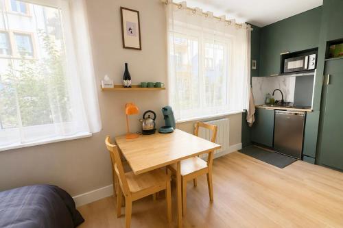 Quiet ground-floor studio apartment near the tram