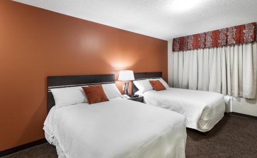 מיטה או מיטות בחדר ב-Royal Lodge