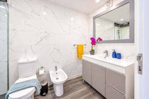 Funchal Center with Sea Views & Free Parking by YOUR KEY MADEIRA