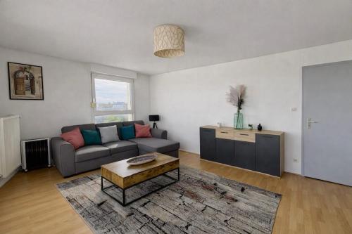 Bright apartment with terrace and cathedral view