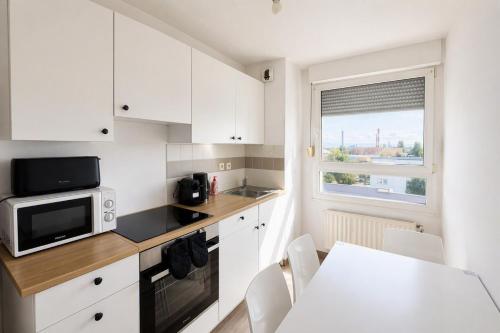 Bright apartment with terrace and cathedral view