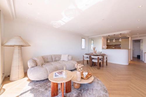 2-Br Sea-View Apartment East Cannes