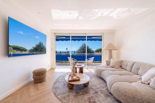 2-Br Sea-View Apartment East Cannes