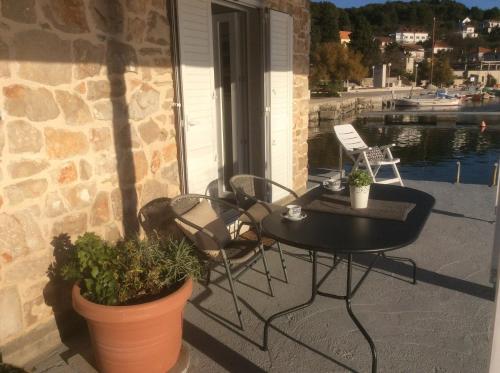 Photo de la galerie de l'établissement Apartment Zana, à Prvić Luka