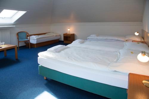 Un ou plusieurs lits dans un hébergement de l'établissement Central Hotel Post
