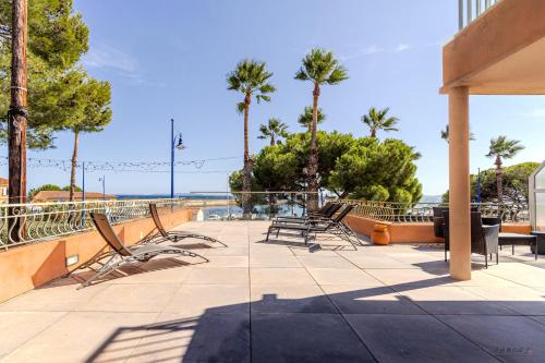 110 M2 de terras vue mer, pieds dans l eau pour 6 pers maxi avec clim et wifi fibre avec 390 places de PARKING GRATUITES à proximité