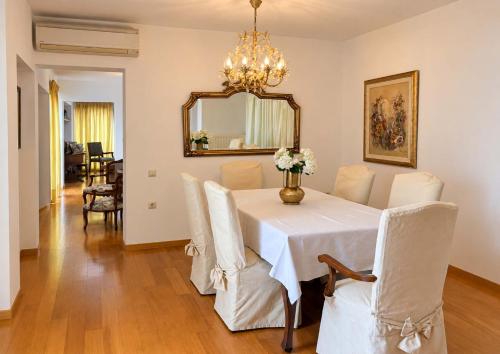 Nini's Maison - Terrace Living Above Kalamata City