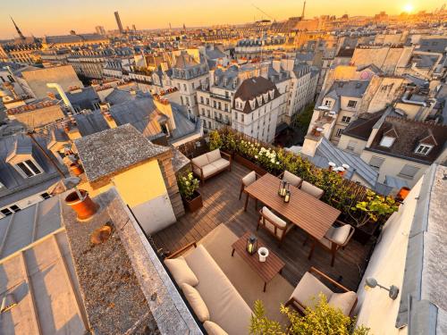 Private Terrace with 360-degree view & Artists' apartment