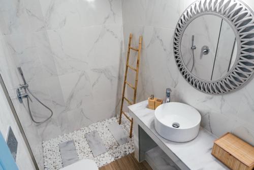 Fira Downtown Apartment