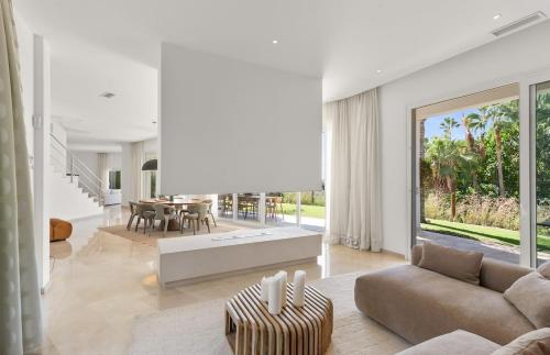 Breathtaking Views From Villa Near Beach - Heated