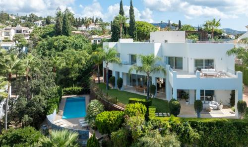 Breathtaking Views From Villa Near Beach - Heated