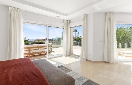 Breathtaking Views From Villa Near Beach - Heated