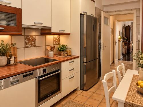 Spacious Double room in the Center of Athens
