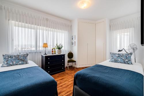 Sunny 3Bdr Flat in Portimão by LovelyStay
