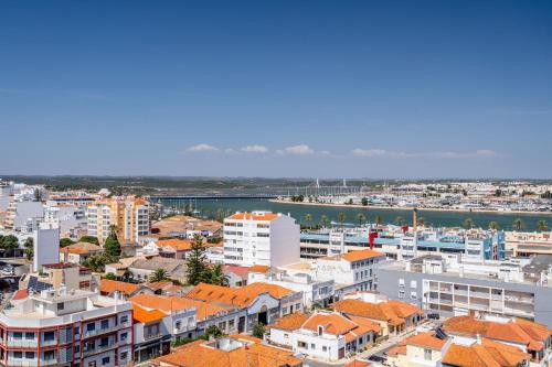 Sunny 3Bdr Flat in Portimão by LovelyStay