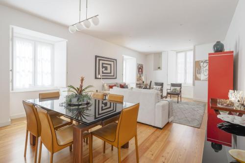 Liberdade Great Apt with AC Garage
